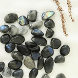 Labradorite (Đá Xà Cừ) mang năng lượng sáng tạo