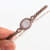Vòng tay macrame Blue Lace Agate kết hợp đá Xà Cừ – Bình Yên Và sáng tạo