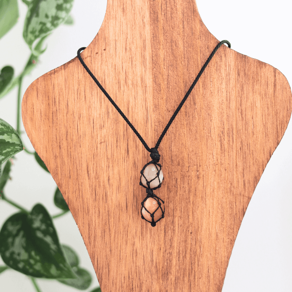 ✨ Vòng cổ 2 viên đá Peach Moonstone mang năng lượng tình yêu