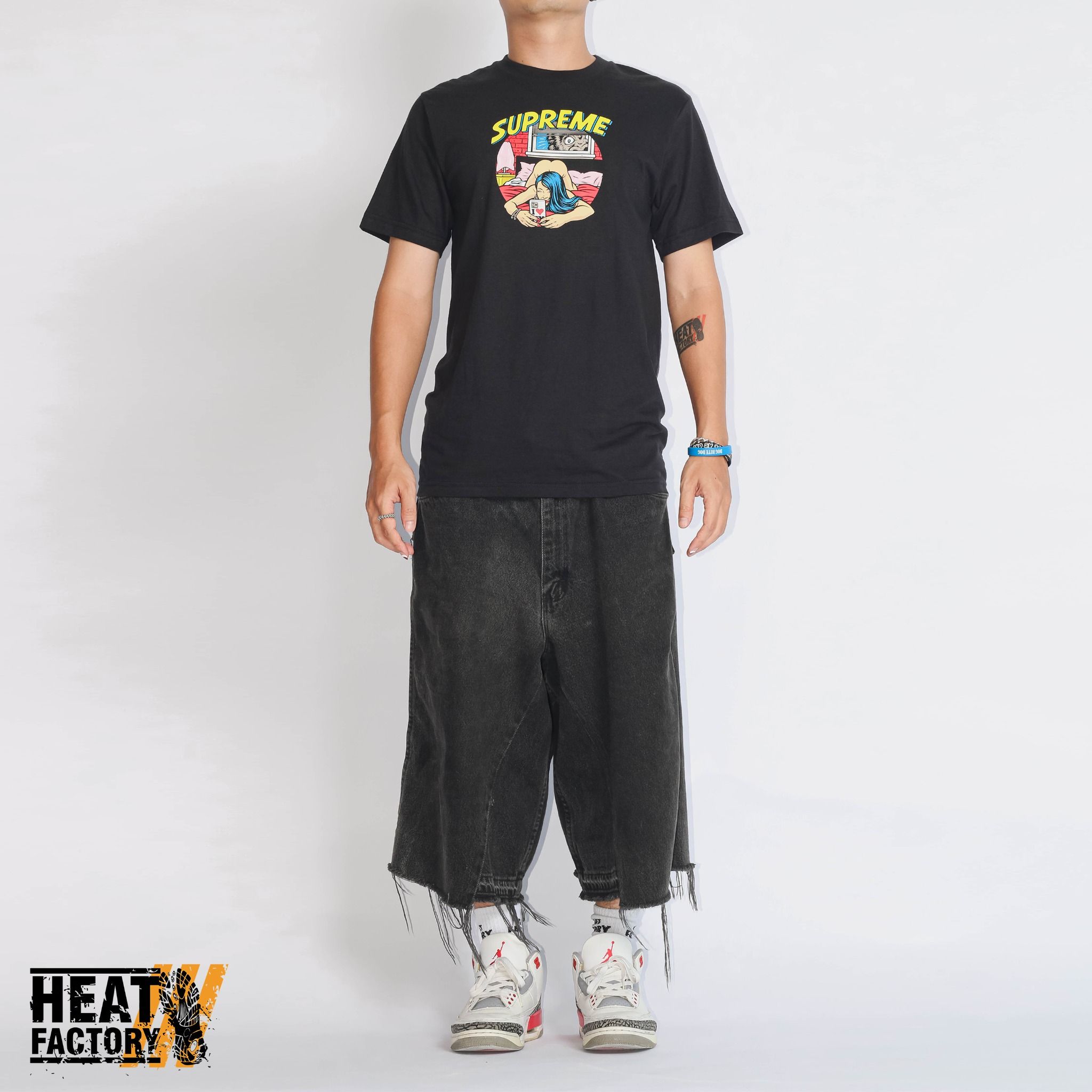  Supreme Tee Bedroom (Black) 