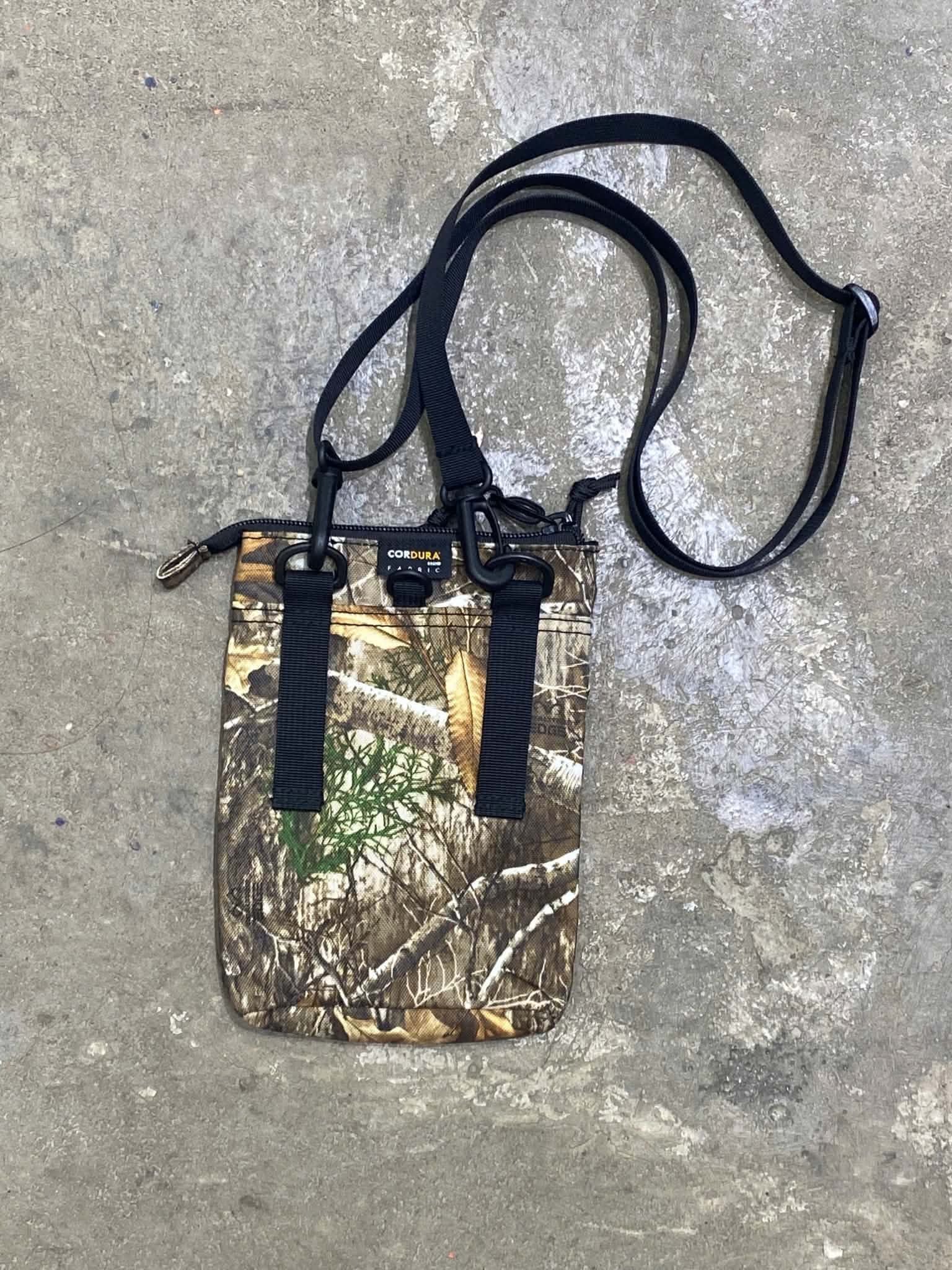  Supreme Shoulder Bag FW19 (Real Tree Camo) 