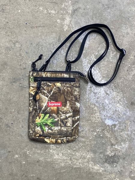  Supreme Shoulder Bag FW19 (Real Tree Camo) 