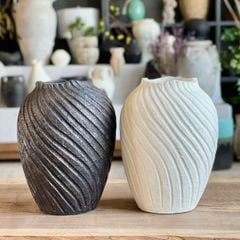 BÌNH HOA TRANG TRÍ RUSTIC MÀU ĐEN