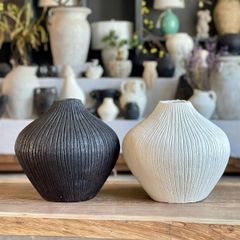 BÌNH HOA TRANG TRÍ RUSTIC MÀU ĐEN