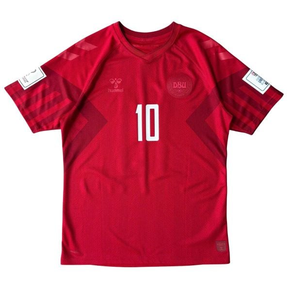 ÁO BÓNG ĐÁ ĐAN MẠCH 2022/23 CHÍNH HÃNG SÂN NHÀ FAN 218713 - NAME PATCH WORLD CUP ERIKSEN