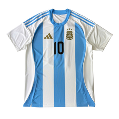 ÁO BÓNG ĐÁ ARGENTINA 2024 SÂN NHÀ CHÍNH HÃNG FAN + MESSI #10 - IP8395
