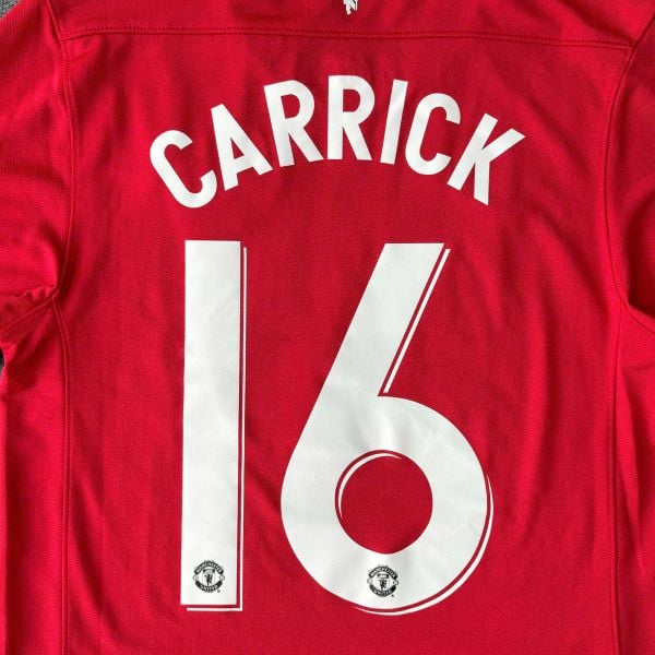 ÁO BÓNG ĐÁ MANCHESTER UNITED 2011/12 CHÍNH HÃNG SÂN NHÀ 423932-623 - NAME PATCH EUROPA LEAGUE CARRICK