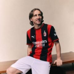 ÁO BÓNG ĐÁ AC MILAN 2026/27 SÂN NHÀ CHÍNH HÃNG FAN - 784121_01