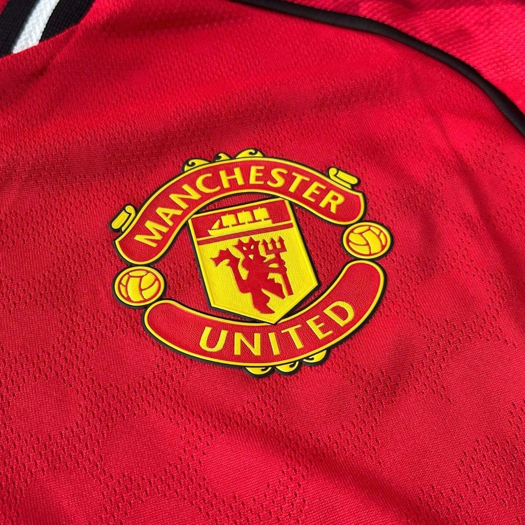 ÁO BÓNG ĐÁ MANCHESTER UNITED 2025/26 SÂN NHÀ CHÍNH HÃNG PLAYER - JI7429