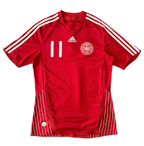 ÁO BÓNG ĐÁ TUYỂN ĐAN MẠCH 2008/10 CHÍNH HÃNG SÂN NHÀ BẢN FAN NAMESET BENDTNER 11 - 624045 - 9/10