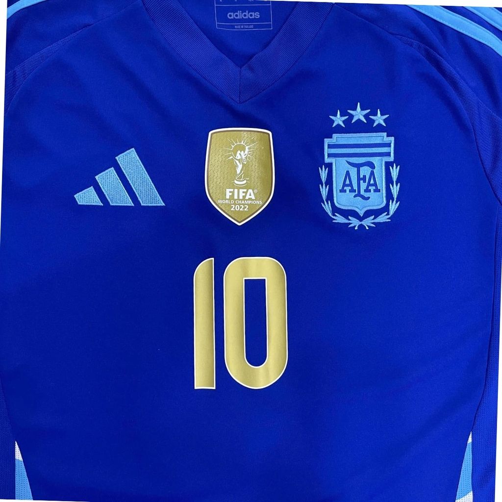 ÁO BÓNG ĐÁ ARGENTINA 2024 SÂN KHÁCH BẢN FAN (NAMESET MESSI-10, KHÔNG TAG, 10/10)