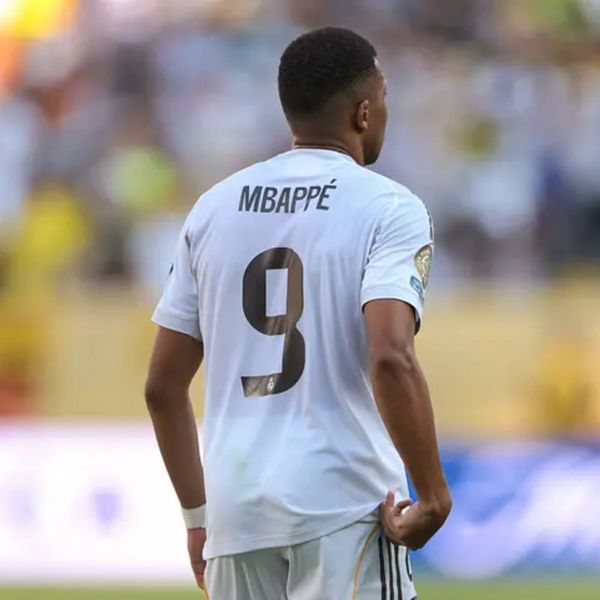 NAMESET MBAPPÉ 9 AUTHENTIC REAL MADRID SÂN NHÀ 2025/26 FIFA CLUB WORLD CUP