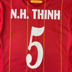 ÁO BÓNG ĐÁ VIỆT NAM 2010 SÂN NHÀ CHÍNH HÃNG PLAYER + N.H.THINH #5 - NGÔ HOÀNG THỊNH