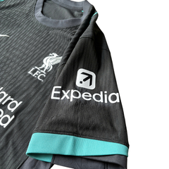 ÁO BÓNG ĐÁ LIVERPOOL 2024/25 SÂN KHÁCH CHÍNH HÃNG PLAYER - VAN DIJK #4 + PATCH C1 - FN8761-322.