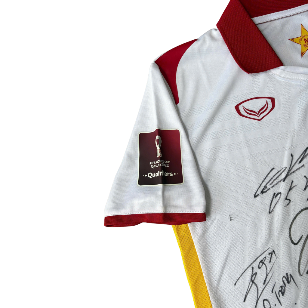 ÁO BÓNG ĐÁ VIỆT NAM 2021 SÂN KHÁCH CHÍNH HÃNG PLAYER + PATCH VÒNG LOẠI WORLD CUP 2022 + CHỮ KÍ CẦU THỦ