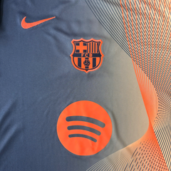 ÁO PRE-MATCH BARCELONA 2025/26 CHÍNH HÃNG FAN HM3437-411