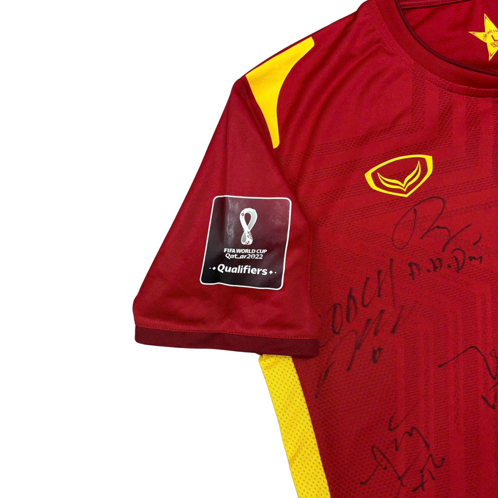 ÁO BÓNG ĐÁ VIỆT NAM 2021 SÂN NHÀ CHÍNH HÃNG PLAYER + PATCH VÒNG LOẠI WORLD CUP 2022 + CHỮ KÍ CẦU THỦ