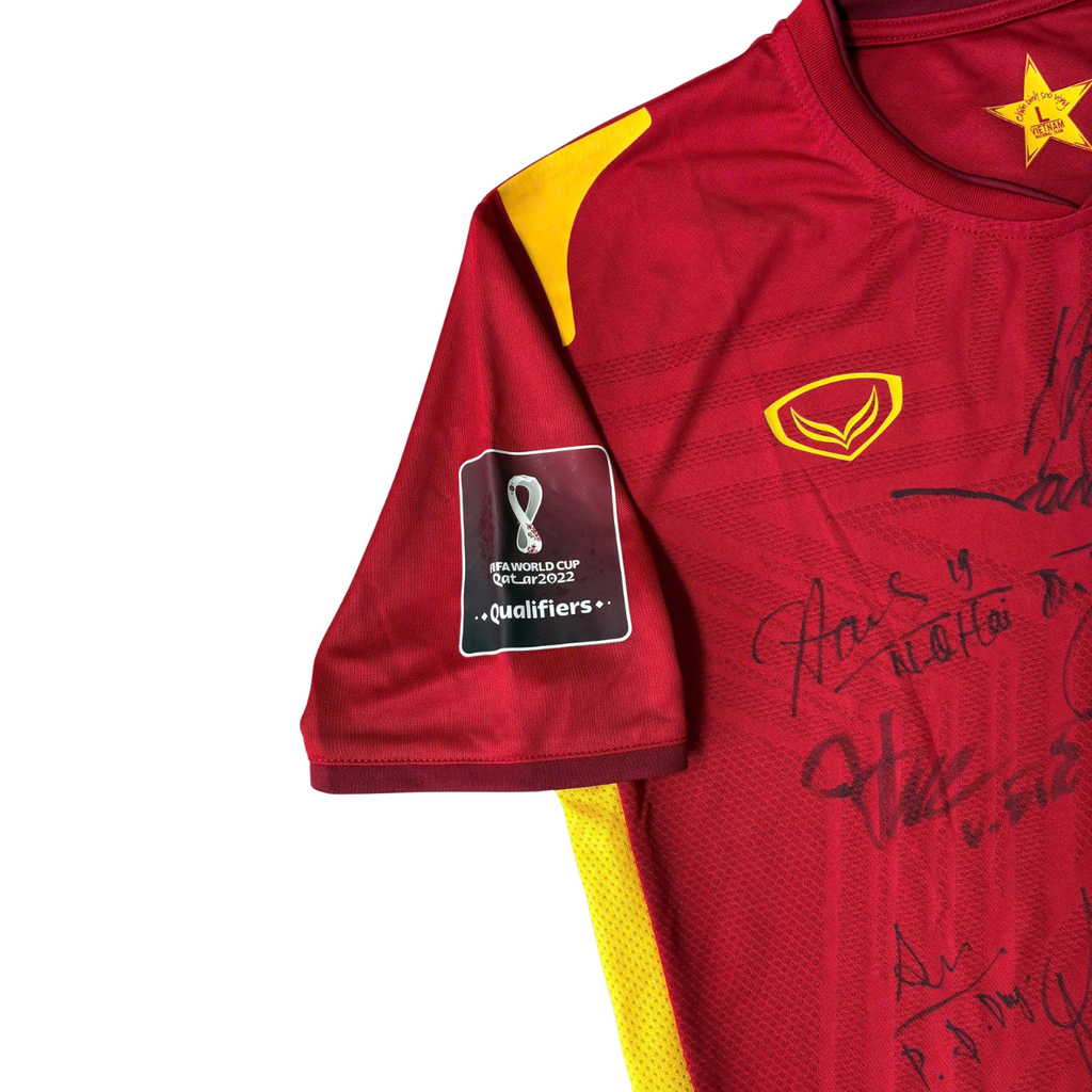 ÁO BÓNG ĐÁ VIỆT NAM 2021 SÂN NHÀ CHÍNH HÃNG PLAYER + PATCH VÒNG LOẠI WORLD CUP 2022 + CHỮ KÍ CẦU THỦ