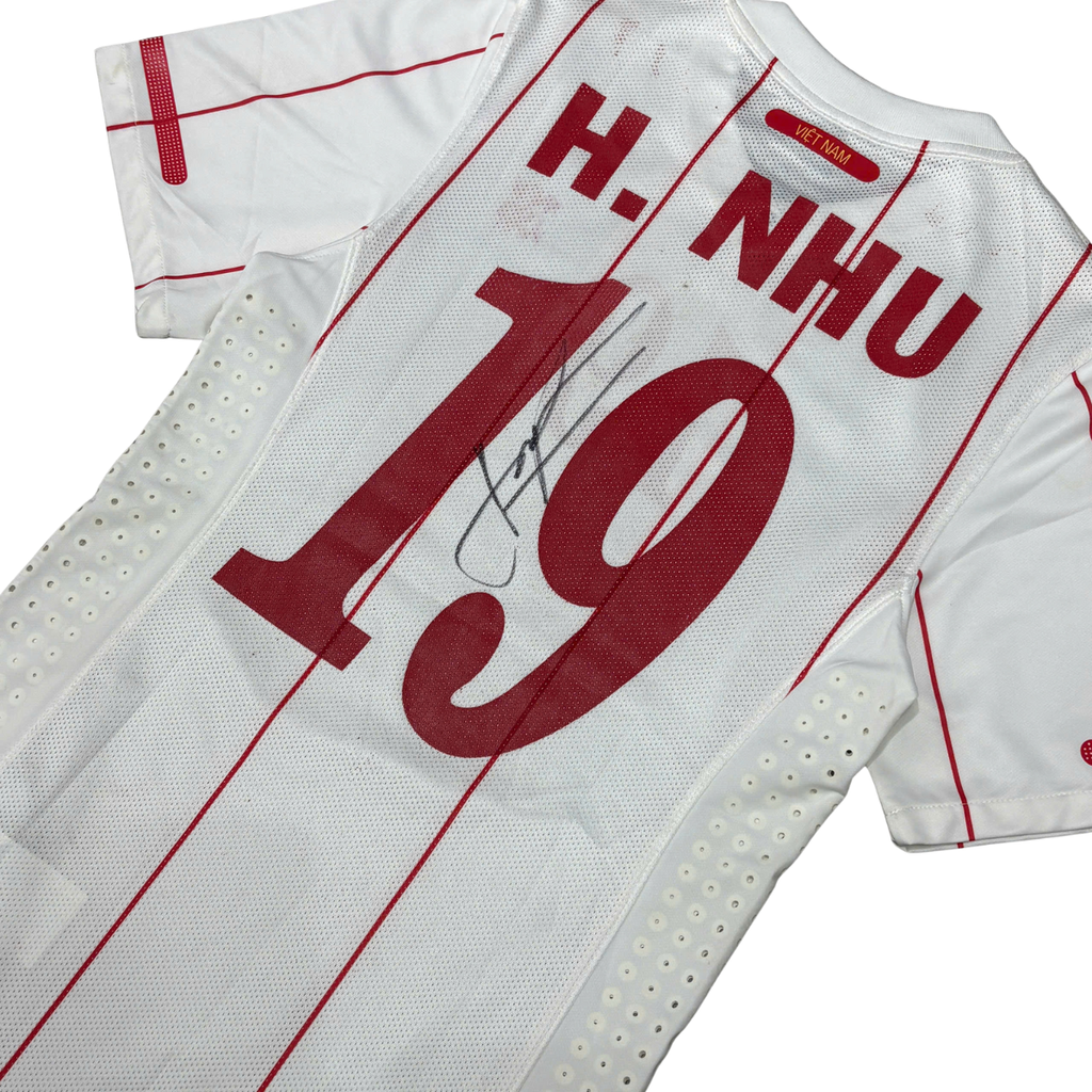 ÁO BÓNG ĐÁ VIỆT NAM 2010 SÂN KHÁCH CHÍNH HÃNG PLAYER #19 H.NHU + CHỮ KÍ