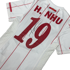 ÁO BÓNG ĐÁ VIỆT NAM 2010 SÂN KHÁCH CHÍNH HÃNG PLAYER #19 H.NHU + CHỮ KÍ