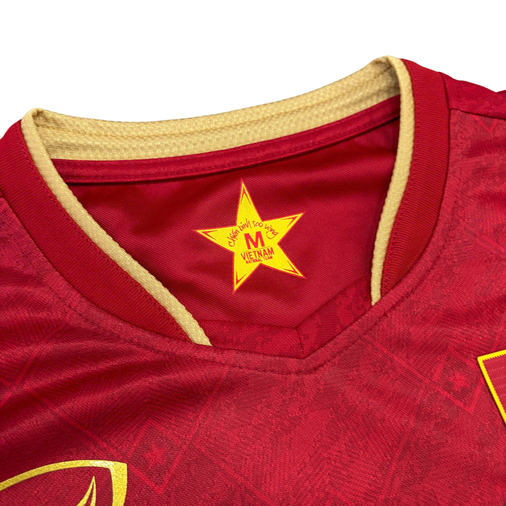 ÁO BÓNG ĐÁ VIỆT NAM 2022 SÂN NHÀ CHÍNH HÃNG PLAYER + PATCH AFF CUP 2022 + CHỮ KÍ CẦU THỦ