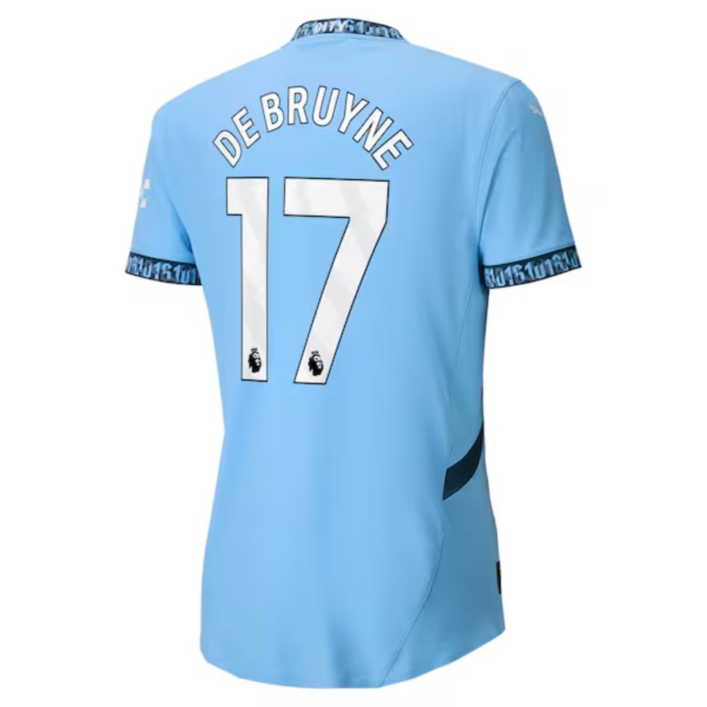 ÁO BÓNG ĐÁ MANCHESTER CITY 2024/25 CHÍNH HÃNG SÂN NHÀ PLAYER 775050 01- NAME PATCH DE BRUYNE EPL SIZE L (UK)