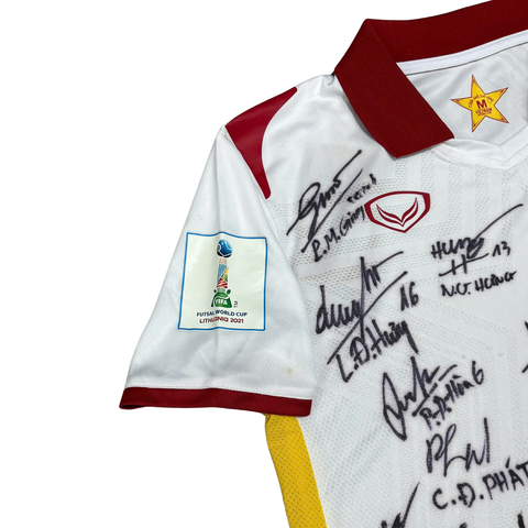 ÁO BÓNG ĐÁ VIỆT NAM 2021 SÂN KHÁCH CHÍNH HÃNG PLAYER + PATCH FIFA FUTSAL WORLD CUP LITHUANIA 2021 + CHỮ KÍ CẦU THỦ