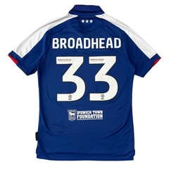 ÁO BÓNG ĐÁ IPSWICH TOWN 2023/24 SÂN NHÀ CHÍNH HÃNG FAN + BROADHEAD #33