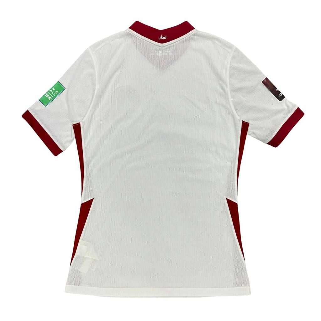 ÁO BÓNG ĐÁ ĐỘI TUYỂN QATAR 2022/23 CHÍNH HÃNG SÂN NHÀ FAN CD8103-100 - PATCH FIFA WORLD CUP SIZE M (UK)