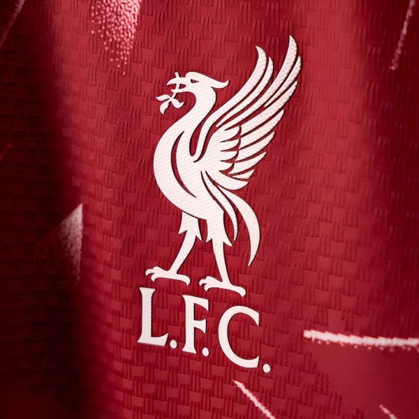 ÁO BÓNG ĐÁ LIVERPOOL SÂN NHÀ 2026/27 CHÍNH HÃNG PLAYER KA6851