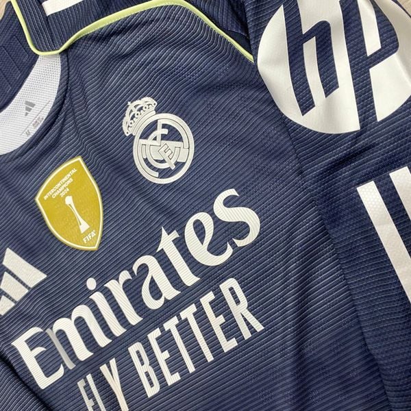 ÁO BÓNG ĐÁ REAL MADRID TAY DÀI 2025/26 SÂN KHÁCH PLAYER CHÍNH HÃNG - NAMESET BELLINGHAM #5 - PATCH C1 - KHIÊN VÔ ĐỊCH FIFA INTERCONTINENTAL 2024  - JV5924