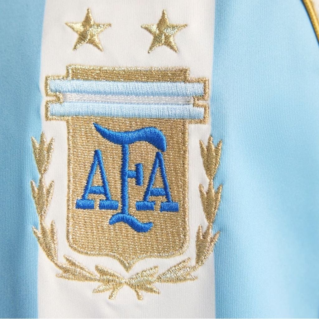 ÁO BÓNG ĐÁ ARGENTINA 2006 REISSUE MESSI 10 SÂN NHÀ CHÍNH HÃNG JN3708