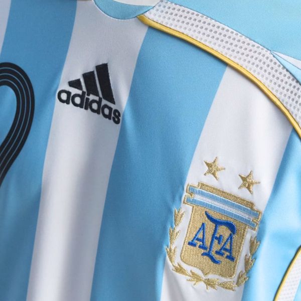 ÁO BÓNG ĐÁ ARGENTINA 2006 REISSUE MESSI 19 SÂN NHÀ CHÍNH HÃNG JN3708