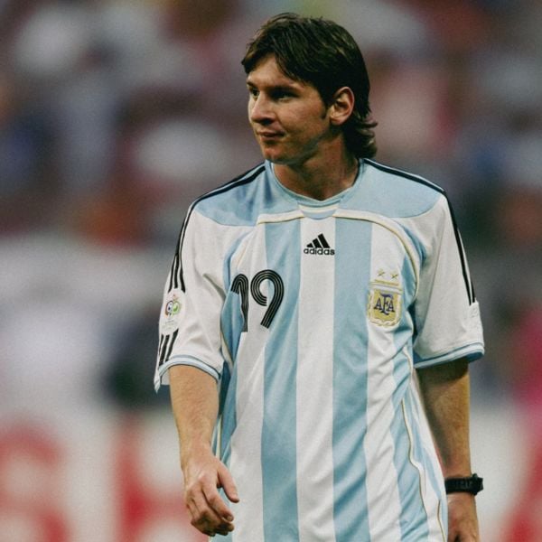 ÁO BÓNG ĐÁ ARGENTINA 2006 REISSUE MESSI 19 SÂN NHÀ CHÍNH HÃNG JN3708