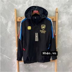 ÁO KHOÁC GIÓ ARSENAL ĐEN SỌC 3 MÀU 2023/24