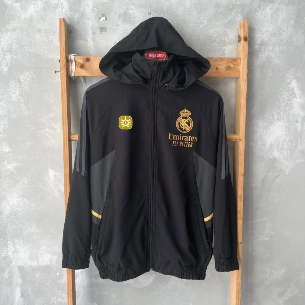 ÁO KHOÁC GIÓ REAL MADRID ĐEN SỌC XÁM THÂN XÁM 2023/24