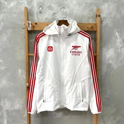 ÁO KHOÁC GIÓ ARSENAL TRẮNG SỌC ĐỎ DÀI 2023/24