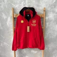 ÁO KHOÁC GIÓ ARSENAL ĐỎ TRƠN LOGO VÀNG GOLD 2023/24