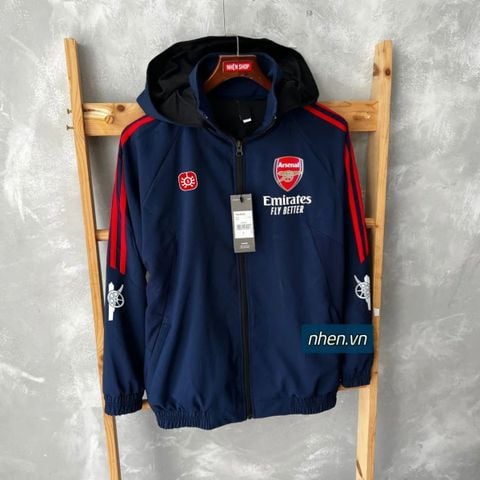 ÁO KHOÁC GIÓ ARSENAL XANH ĐEN SỌC ĐỎ 2022/23
