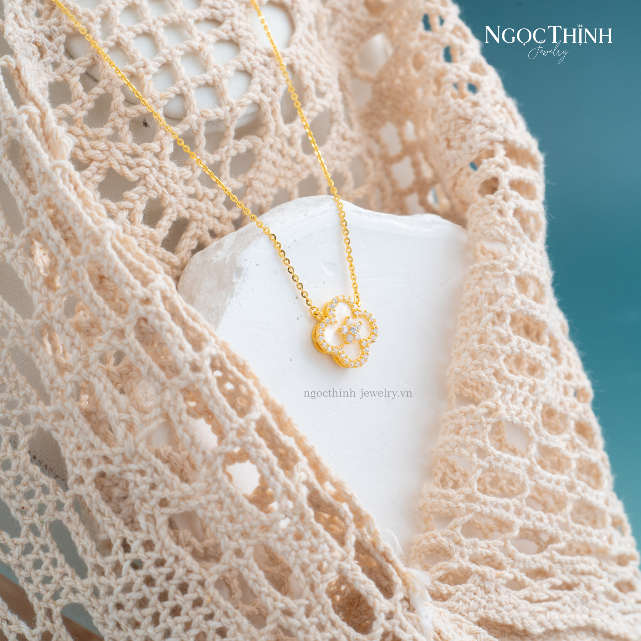 Dây chuyền liền mặt