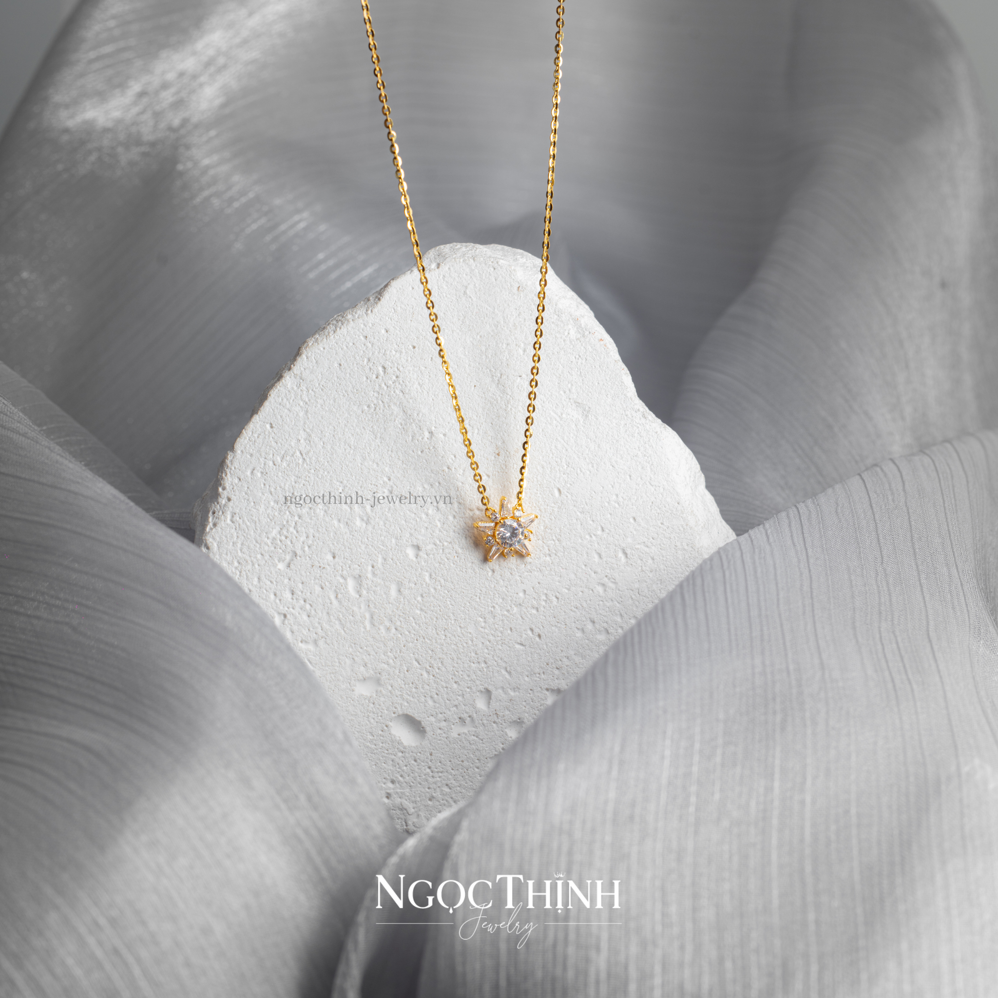 Dây chuyền liền mặt