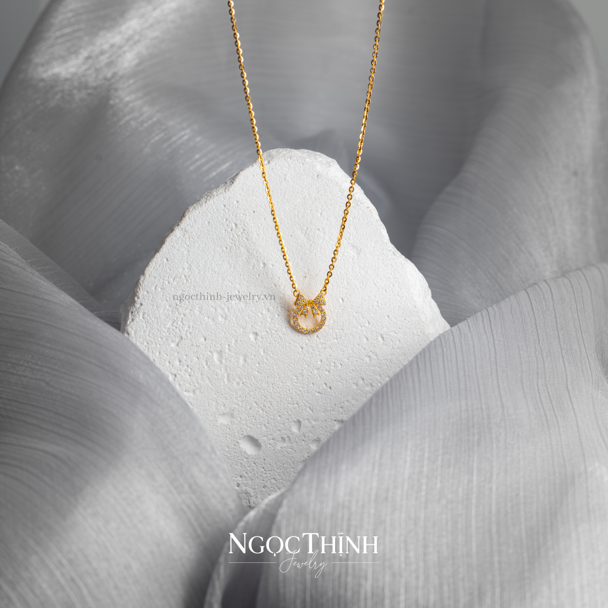 Dây chuyền liền mặt