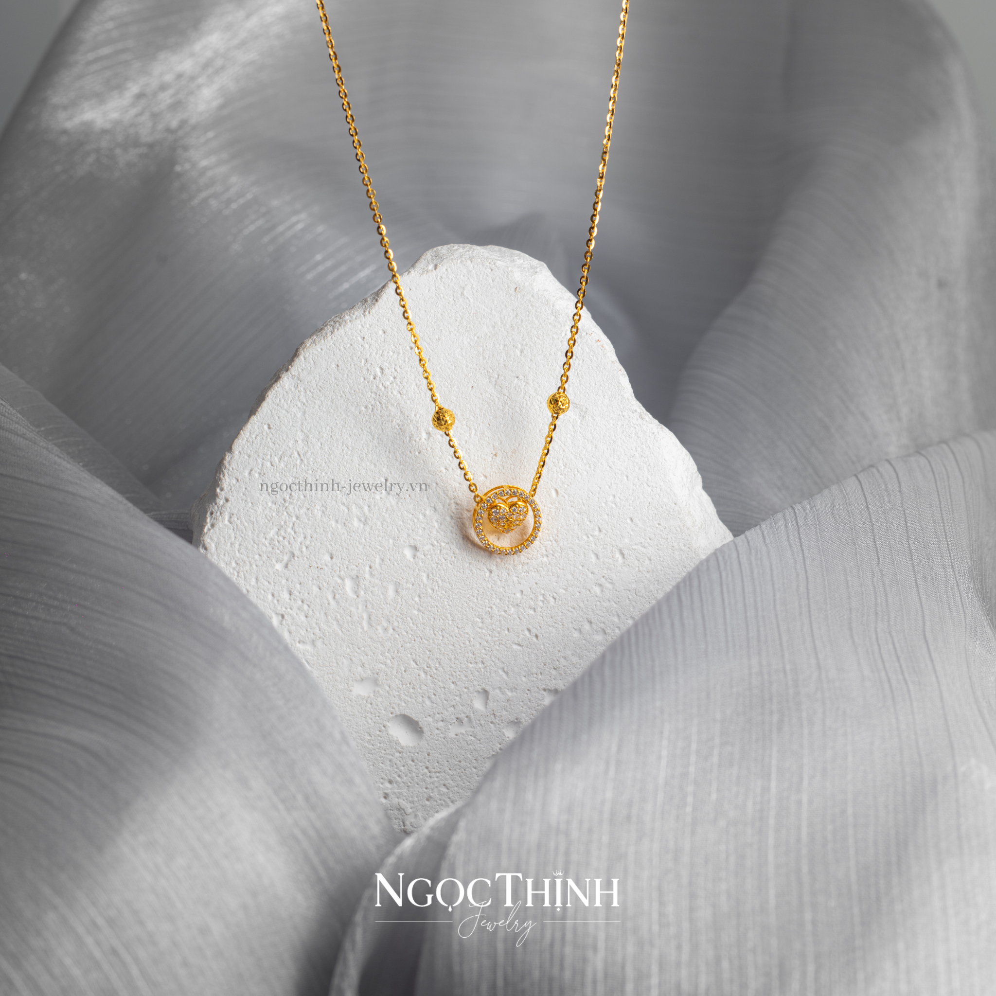 Dây chuyền liền mặt