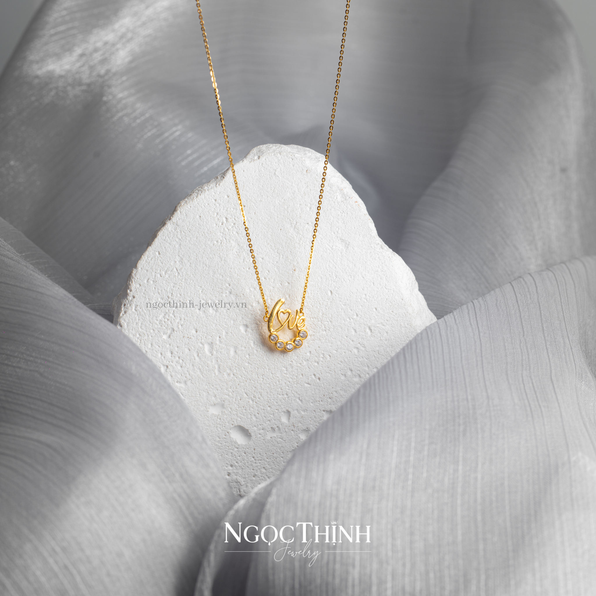 Dây chuyền liền mặt