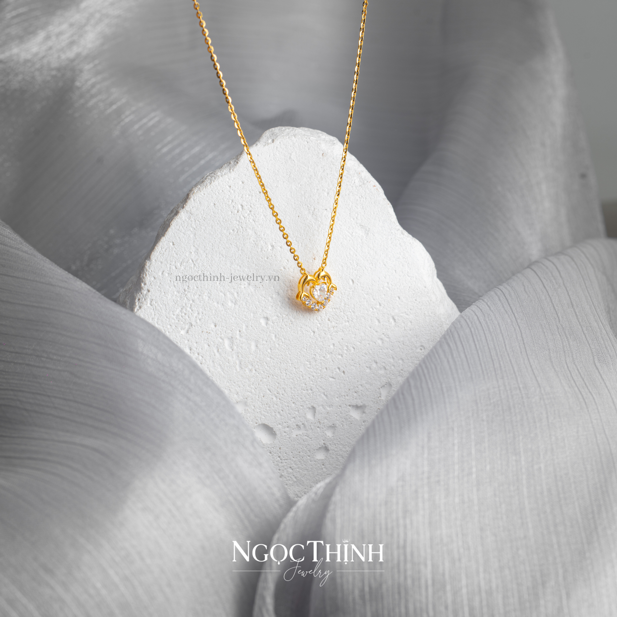 Dây chuyền liền mặt