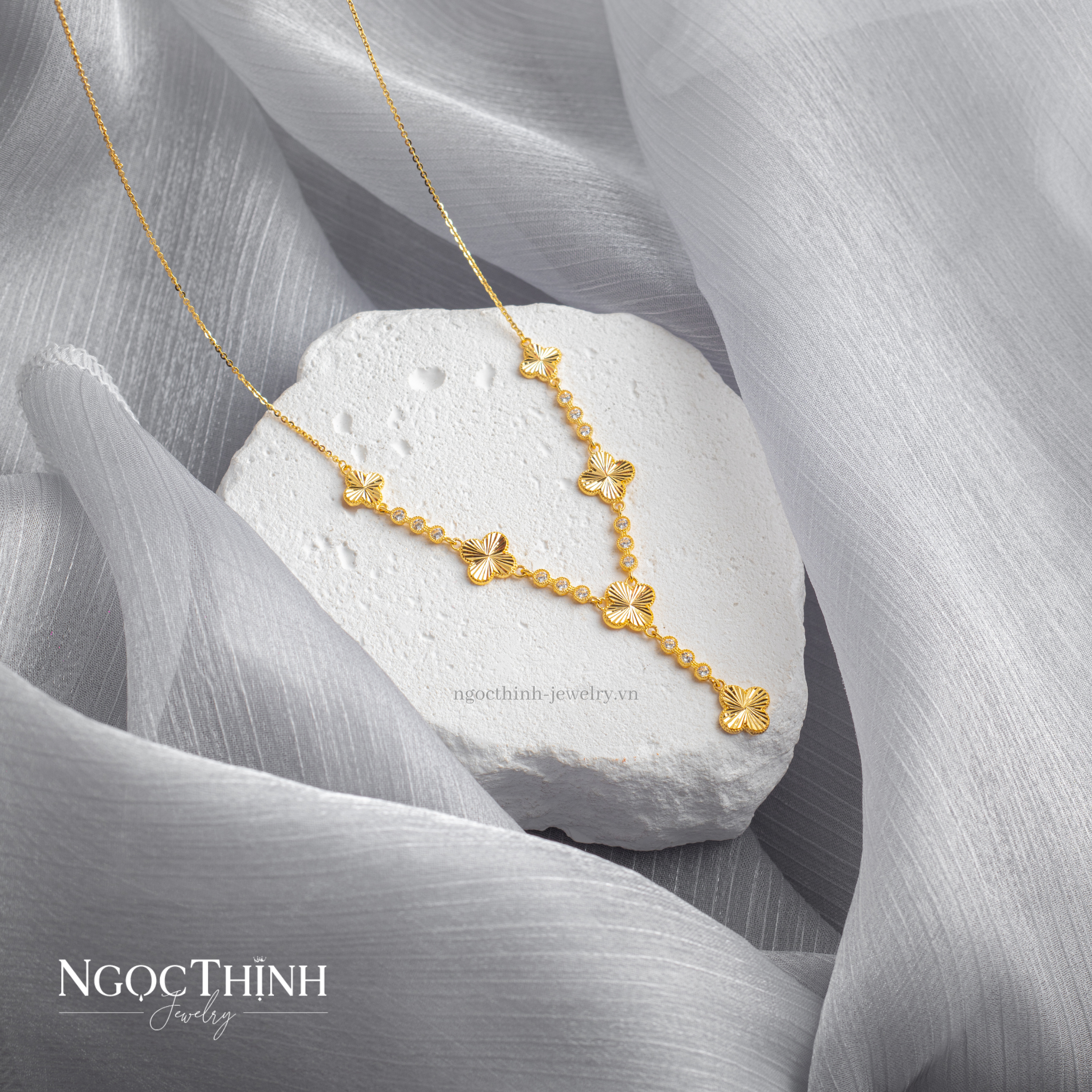 Dây chuyền liền mặt