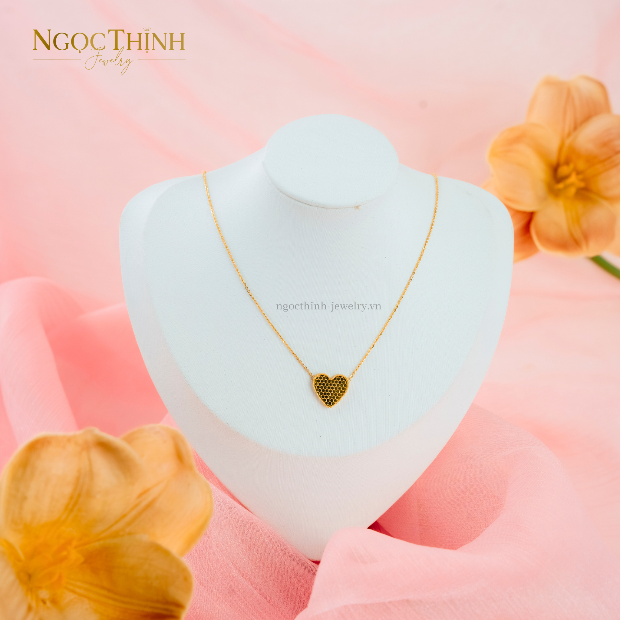 Dây chuyền liền mặt