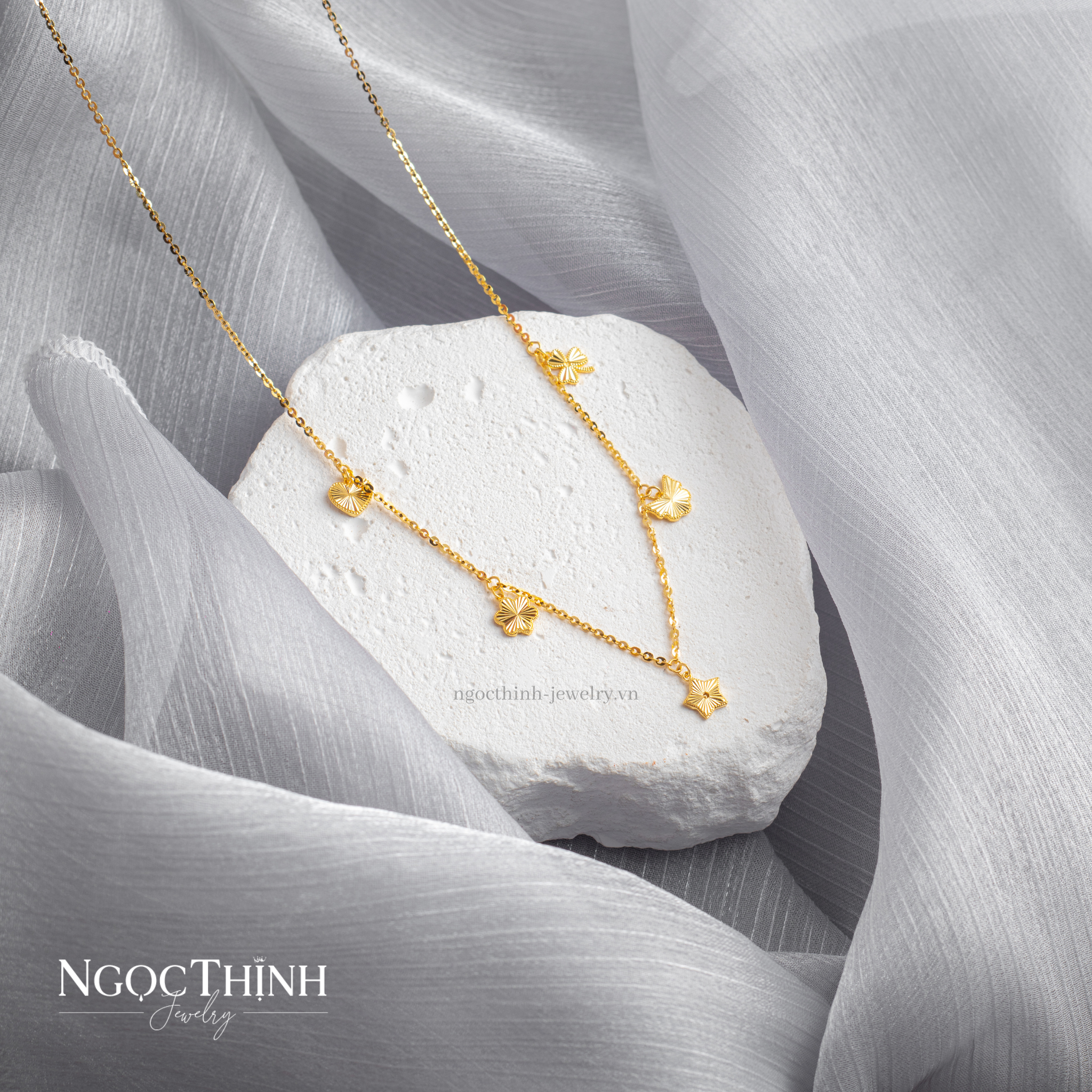 Dây chuyền liền mặt