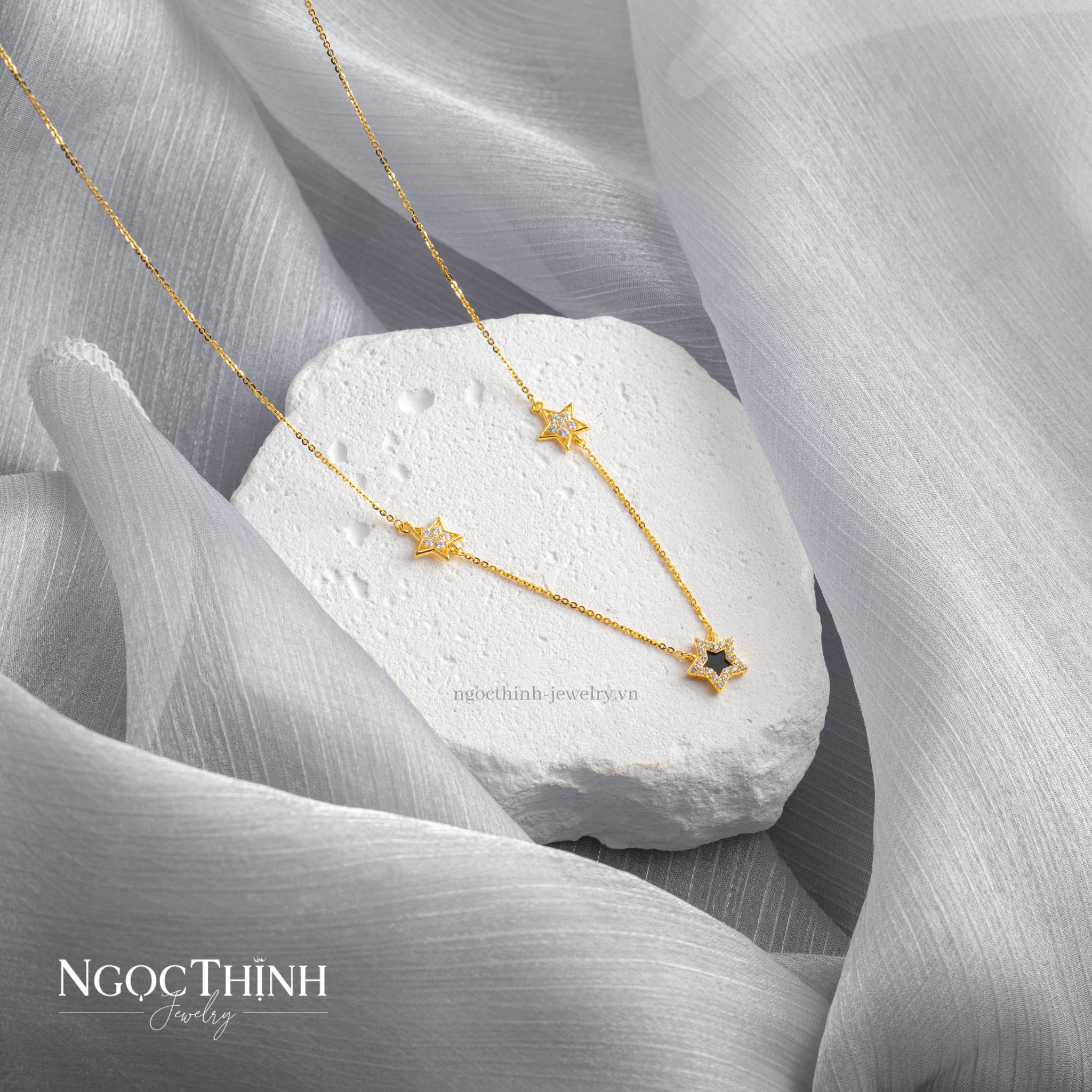 Dây chuyền liền mặt