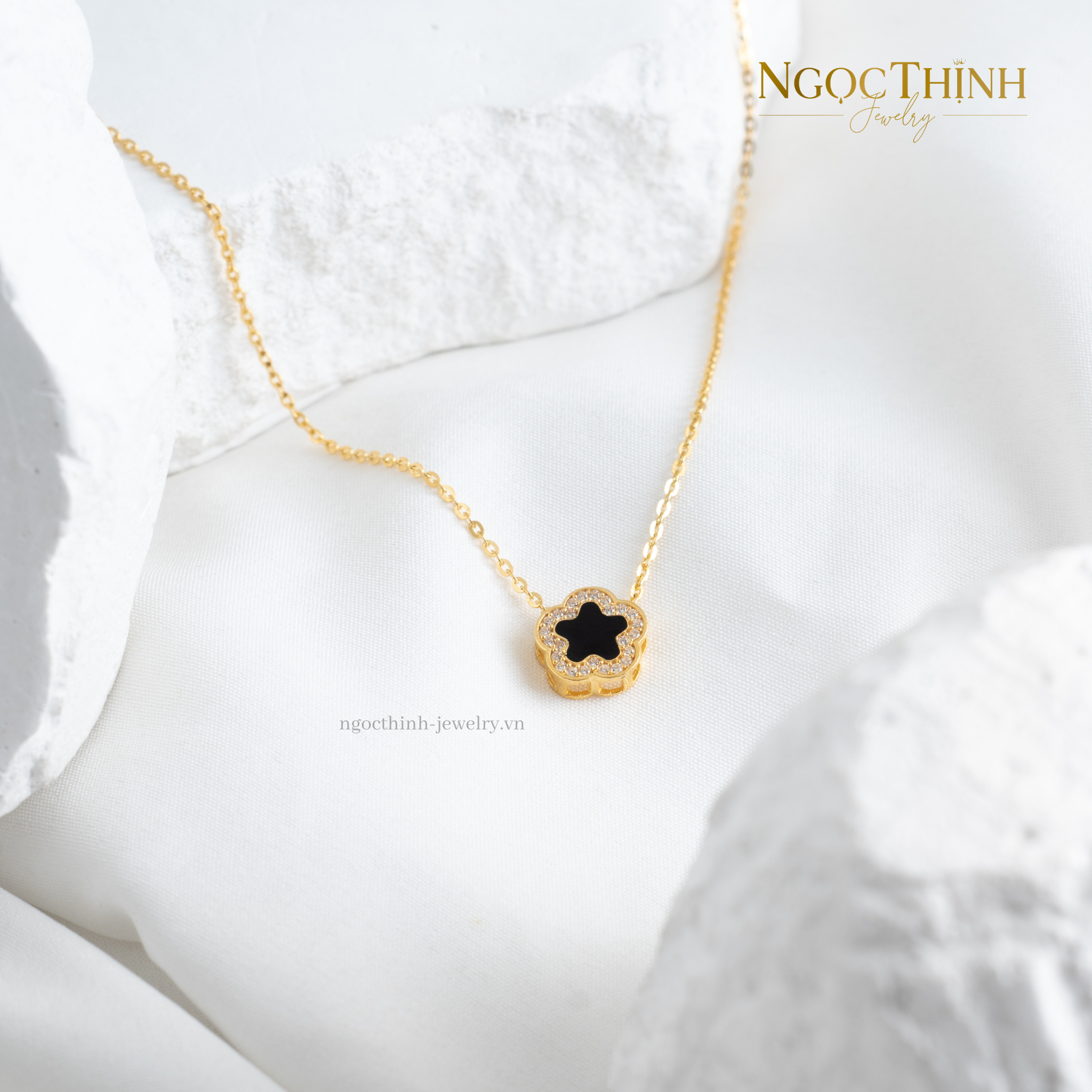 Dây chuyền liền mặt